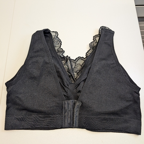 Breezies Seamless Set of (2) Lace Cami Bras with Removeable Pads Size 1X NWOT - Picture 4 of 8